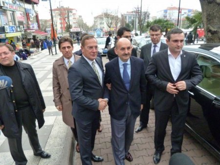 Bakan Müezzinoğlu, CHP'li Belediye Başkanı'nı ziyaret etti