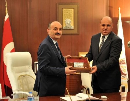 Bakan Müezzinoğlu Mardin Belediyesi’ni ziyaret etti