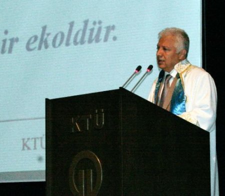 Bakan Özak: Demokrasiye Sahip Çıkan Gençler Yetiştirmeliyiz