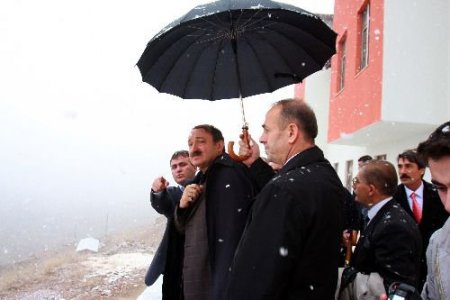 Bakan Özak: Ertelenmiş, İhmal Edilmiş, Kronik Hale Gelmiş Sorunların Çözümü Demokratikleşmededir