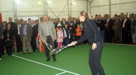 Bakan Özak: Türkiye, 15-16 Milyon İlköğretim Talebesinden Sporda Yararlanması Gerekir