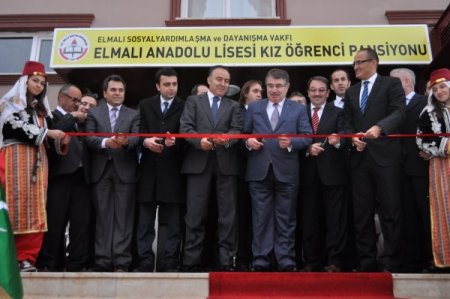 Bakan Şahin, 25 yıl sonra Elmalılı vatandaşlarla hasret giderdi