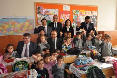 Bakan Şahin, 25 yıl sonra Elmalılı vatandaşlarla hasret giderdi