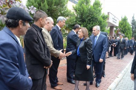 Bakan Şahin, bayramın ilk günü Suriyeliler ve şehit aileleriyle bir araya geldi