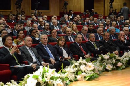 Bakan Şahin, İpekyolu'ndan barış ve kardeşlik mesajı verdi