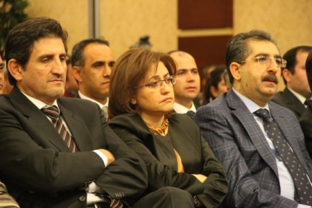 Bakan Şahin, koruyucu aile programında gözyaşlarını tutamadı