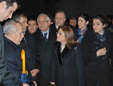 Bakan Şahin, yaralıları ve taziye evlerini ziyaret etti