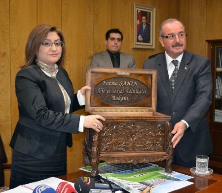 Bakan Şahin: Bir kadın karakola gitmeden 36 kere düşünüyor