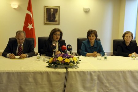 Bakan Şahin: Dünya, Suriye'de üç maymunu oynuyor