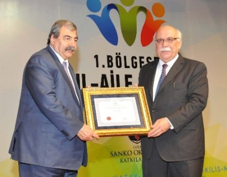 Bakan Şahin: Dünyanın külfeti bir düğmeyle çocuğun huzurunda anne baba olmak zor