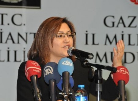 Bakan Şahin: Dünyanın külfeti bir düğmeyle çocuğun huzurunda anne baba olmak zor