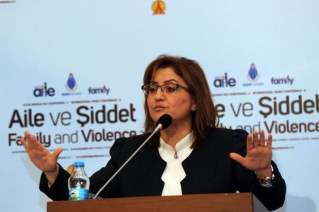 Bakan Şahin: Kadına şiddet problemi nasırlaşmış kalplerle çözülmez