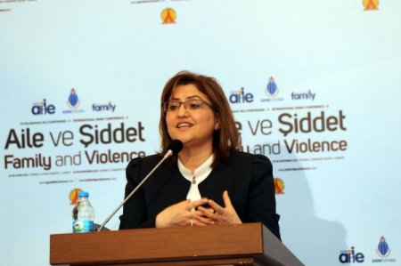 Bakan Şahin: Kadına şiddet problemi nasırlaşmış kalplerle çözülmez