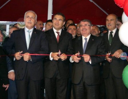 Bakan Şahin kafe açılışı yaptı