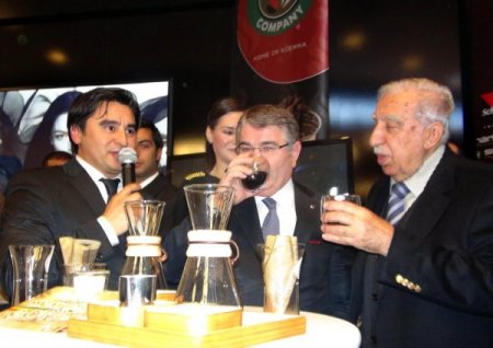 Bakan Şahin kafe açılışı yaptı