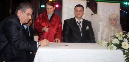 Bakan Şahin Nikah Şahidi Oldu