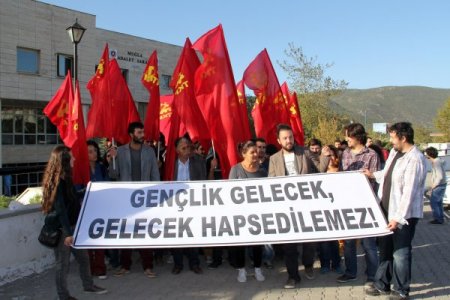 Bakan Şahin'e hakaret ettiği iddia edilenler hakim karşısında