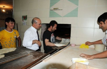 Bakan Şimşek, Batman'da Pide Pişirdi