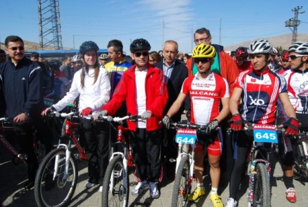 Bakan Şimşek, Kardeşlik İçin Pedal Çevirdi