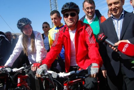 Bakan Şimşek, Kardeşlik İçin Pedal Çevirdi
