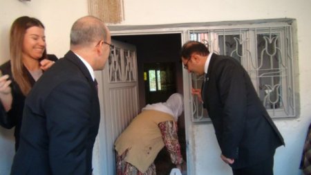 Bakan Şimşek, Kimse Yok Mu Önlüğü Giyip Kurban Eti Dağıttı