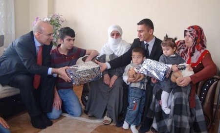 Bakan Şimşek Batman’da gazilere madalya taktı