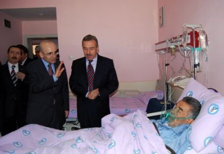 Bakan Şimşek Batman'da Vatandaşlarla Bayramlaştı