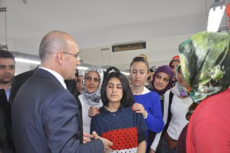 Bakan Şimşek esnafları Kürtçe-Türkçe selamladı