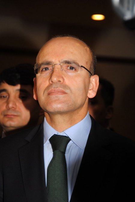 Bakan Şimşek: THY'nin 9 milyar dolarlık cirosunun yüzde 44'ü Türkiye'ye kalıyor