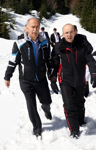 Bakan Şimşek Uludağ’da stres attı