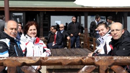 Bakan Şimşek Uludağ’da stres attı