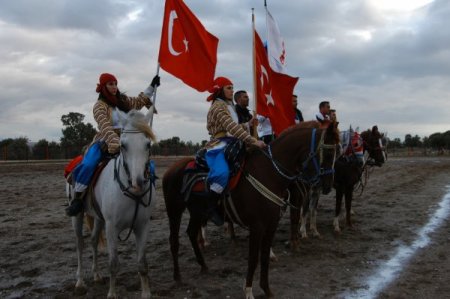 Bakan Suat Kılıç, öğrenci evini ziyaret ederek çay içti