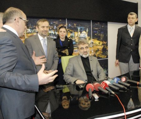 Bakan Taner Yıldız, Haber Sundu