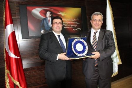 Bakan Yardımcısı Davut Kavranoğlu Zirve Üniversitesi’ni ziyaret etti
