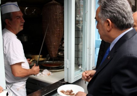 Bakan Yazıcı, Bursa esnafını ziyaret etti