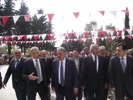 Bakan Yazıcı, Düziçi’nde Ziyaretlerde Bulundu