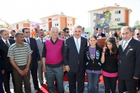 Bakan Yazıcı: Bütün Öğrenciler 4 Yıl İçinde Okula Bilgisayarla Gidip Gelecek