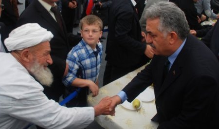 Bakan Yazıcı hemşerileriyle bayramlaştı