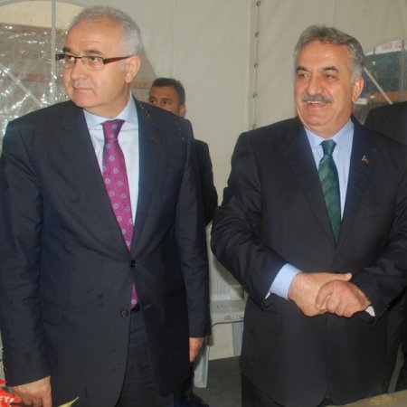 Bakan Yazıcı hemşerileriyle bayramlaştı