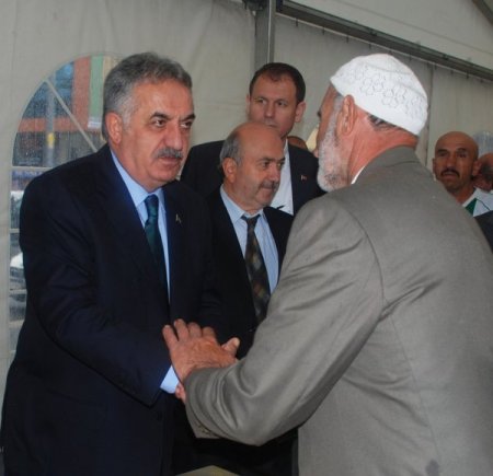 Bakan Yazıcı hemşerileriyle bayramlaştı