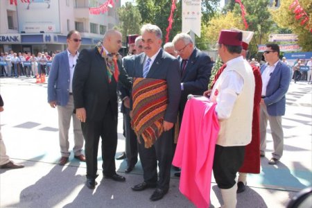 Bakan Yazıcı şed kuşandı