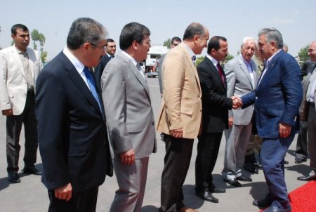 Bakan Yazıcı’dan İhtiyaç Sahibi Kadına Çamaşır Makinesi