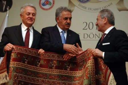 Bakan Yazıcı’ya yumurtalı protesto