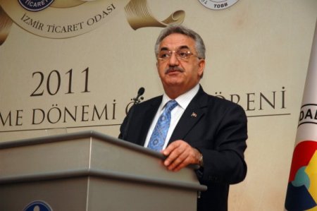 Bakan Yazıcı’ya yumurtalı protesto