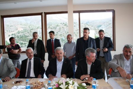 Bakan Yıldırım, Ergan Dağı Kayak Tesisleri'nde İncelemelerde Bulundu