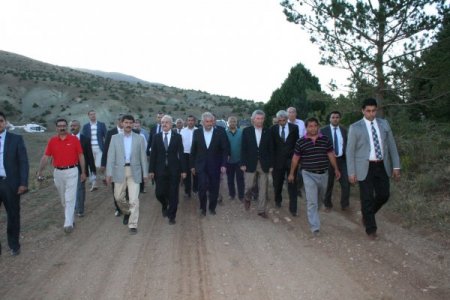 Bakan Yıldırım, Ergan Dağı Kayak Tesisleri'nde İncelemelerde Bulundu