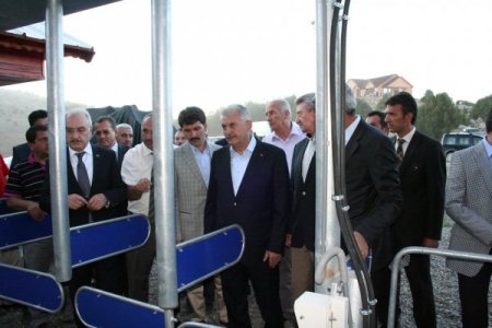 Bakan Yıldırım, Ergan Dağı Kayak Tesisleri'nde İncelemelerde Bulundu