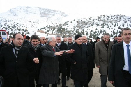 Bakan Yıldırım, gondol ve telesiyej sistemlerini test etti