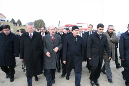 Bakan Yıldırım, gondol ve telesiyej sistemlerini test etti