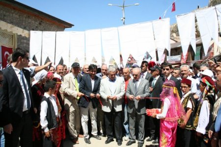 Bakan Yıldırım, Kemah Sultan Melik Kültür Ve Spor Festivali'ne Katıldı